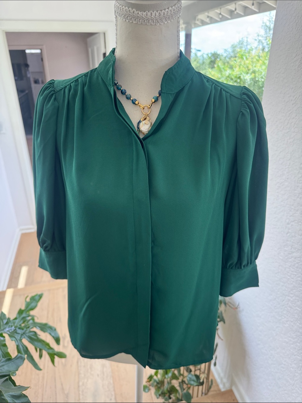 Elegant Green Women’s Blouse - Classic Short Puffy Sleeve Top Size XS Work